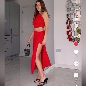 183 NWT ZARA BLOGGERS FAVE RED CHAIN SKIRT